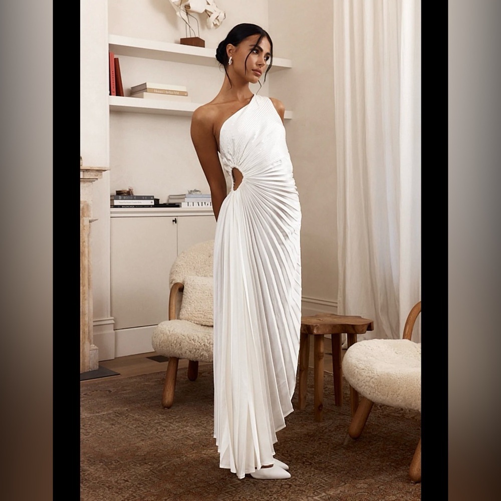 Selfie Leslie White One-Shoulder Pleated Gown with Side Cutout